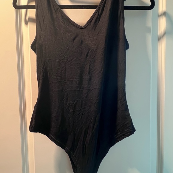 Nasty Gal Black Deep V Bodysuit - Picture 4 of 6